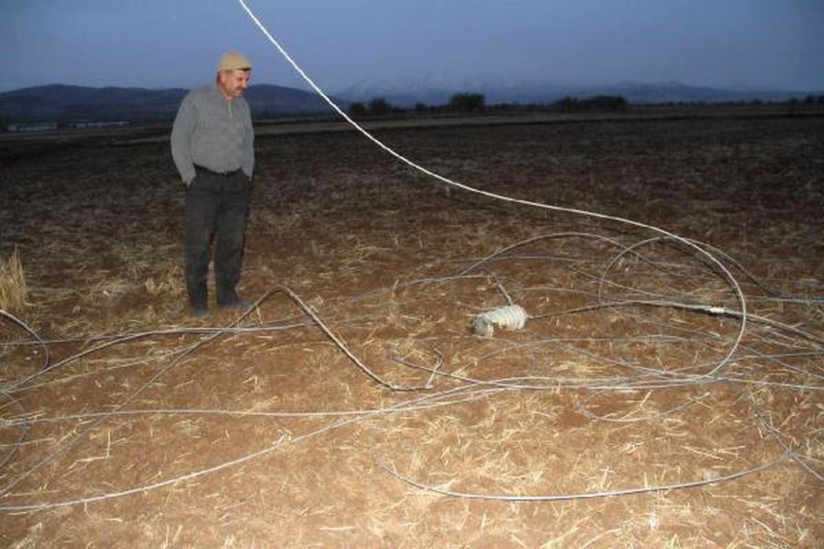 Kopan Elektrik Teli Traktörün Üzerine Düştü, Sürücü Öldü