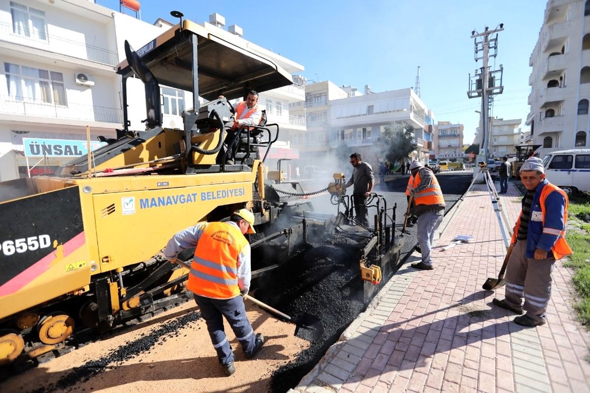 Manavgat Bahçelievler\'e Sıcak Asfalt