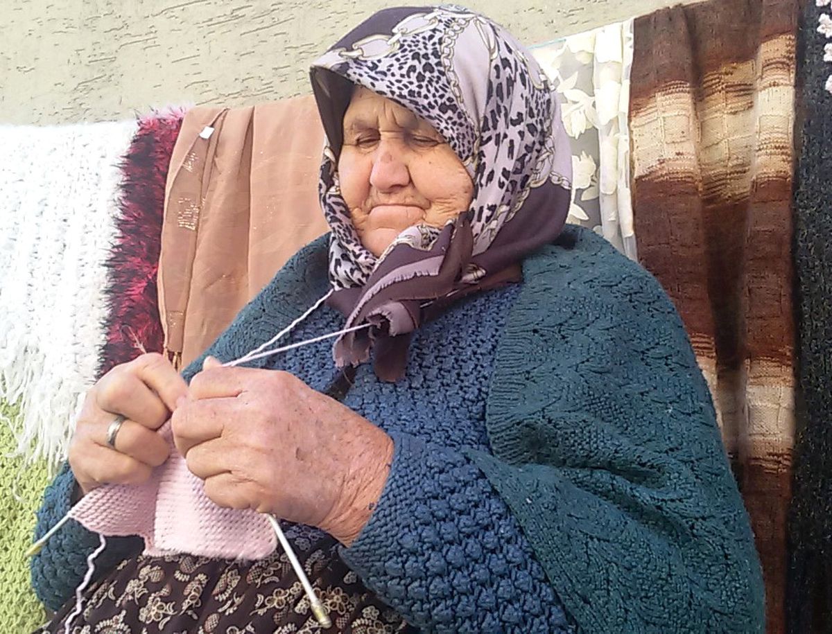Muzaffer Nine El Emeği Göz Nuruyla Geçiniyor