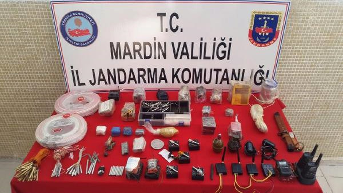 Nusaybin\'de El Yapımı Patlayıcı ve Düzenekleri Ele Geçirildi