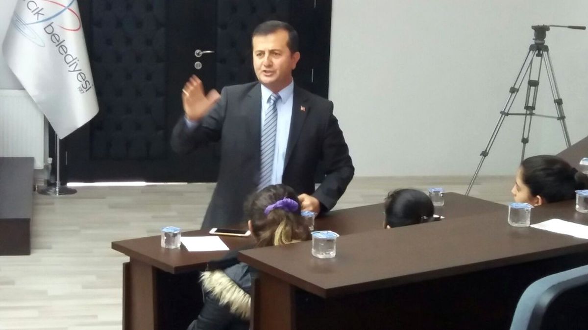Öğretmen Belediye Başkanı Çocuk Meclisi Kurdu