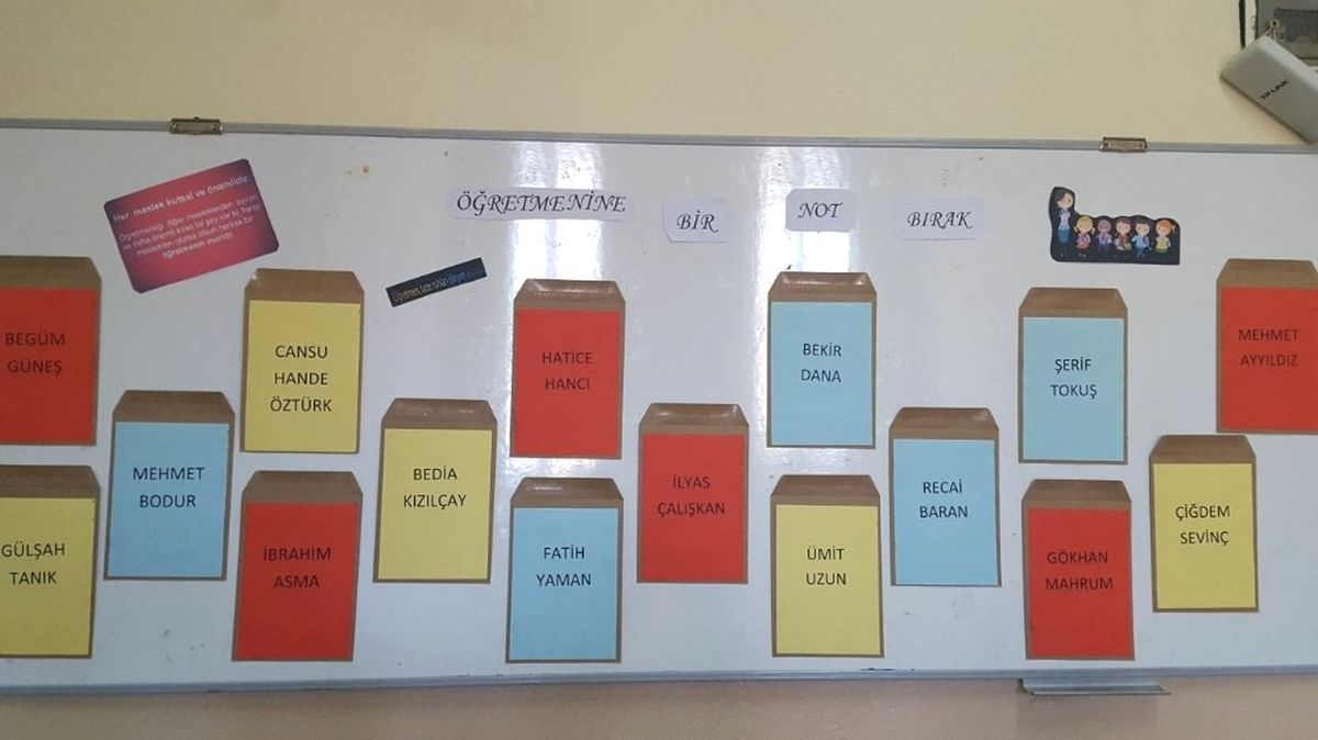 Öğretmenine Bir Not Bırak\' Köşesi