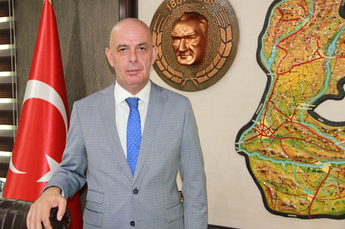 Öğretmenlik Mesleği Karanlığı Aydınlatan Mum Gibidir"