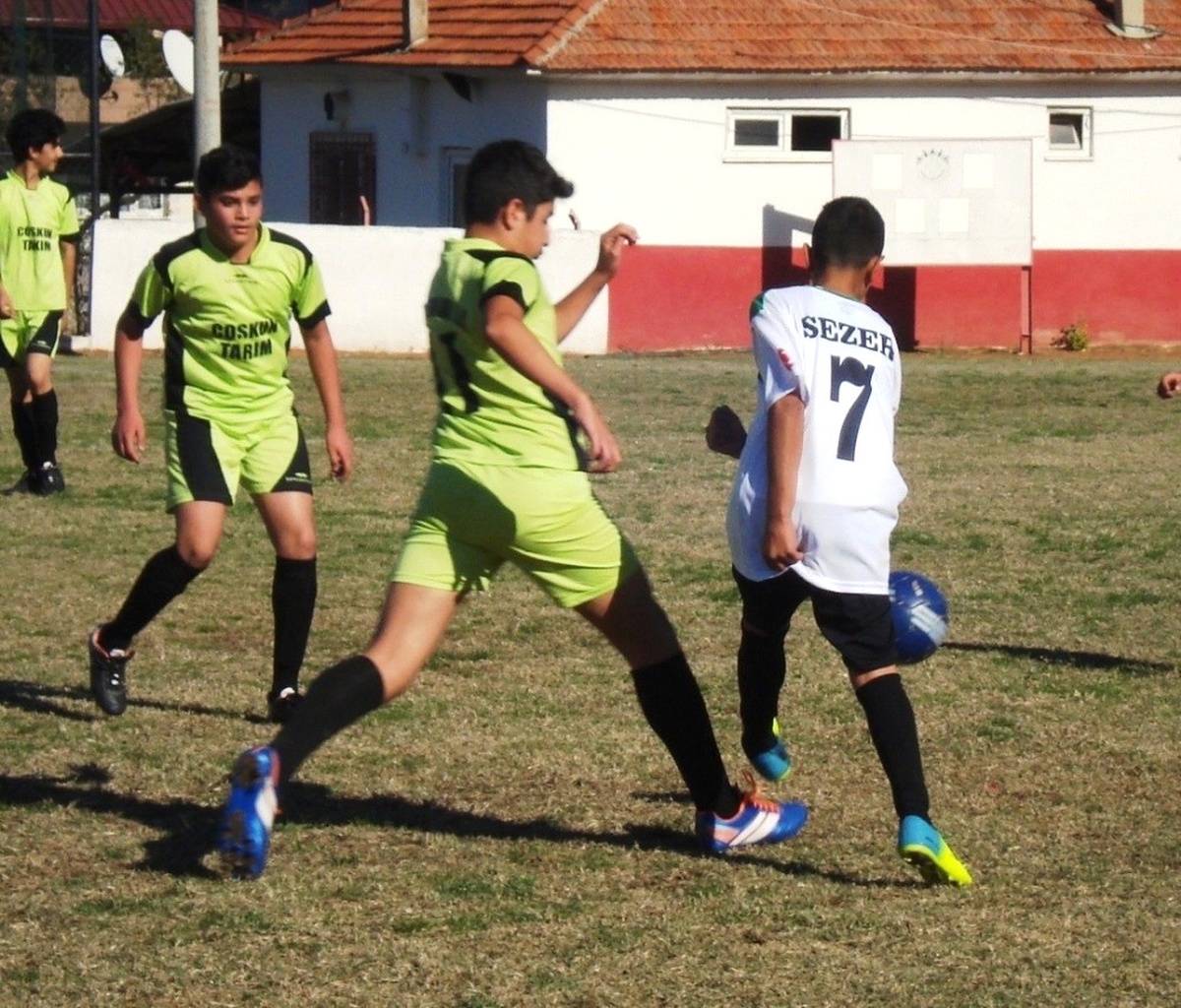 Sarıgöl\'de Okullar Arası Yıldız Erkekler Futbol Turnuvası