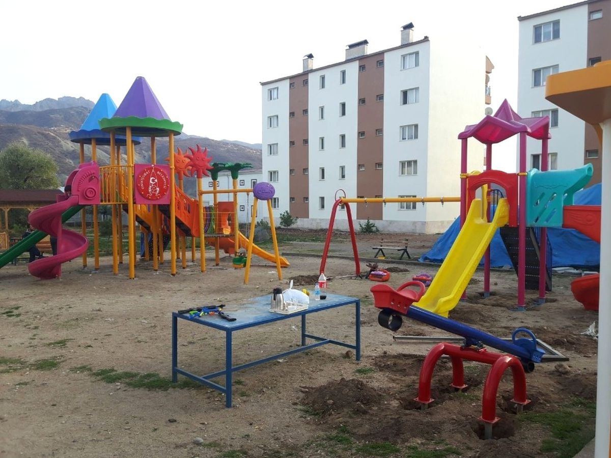 Sözlü\'den Tunceli Polis Lojmanlarına Oyun Parkı