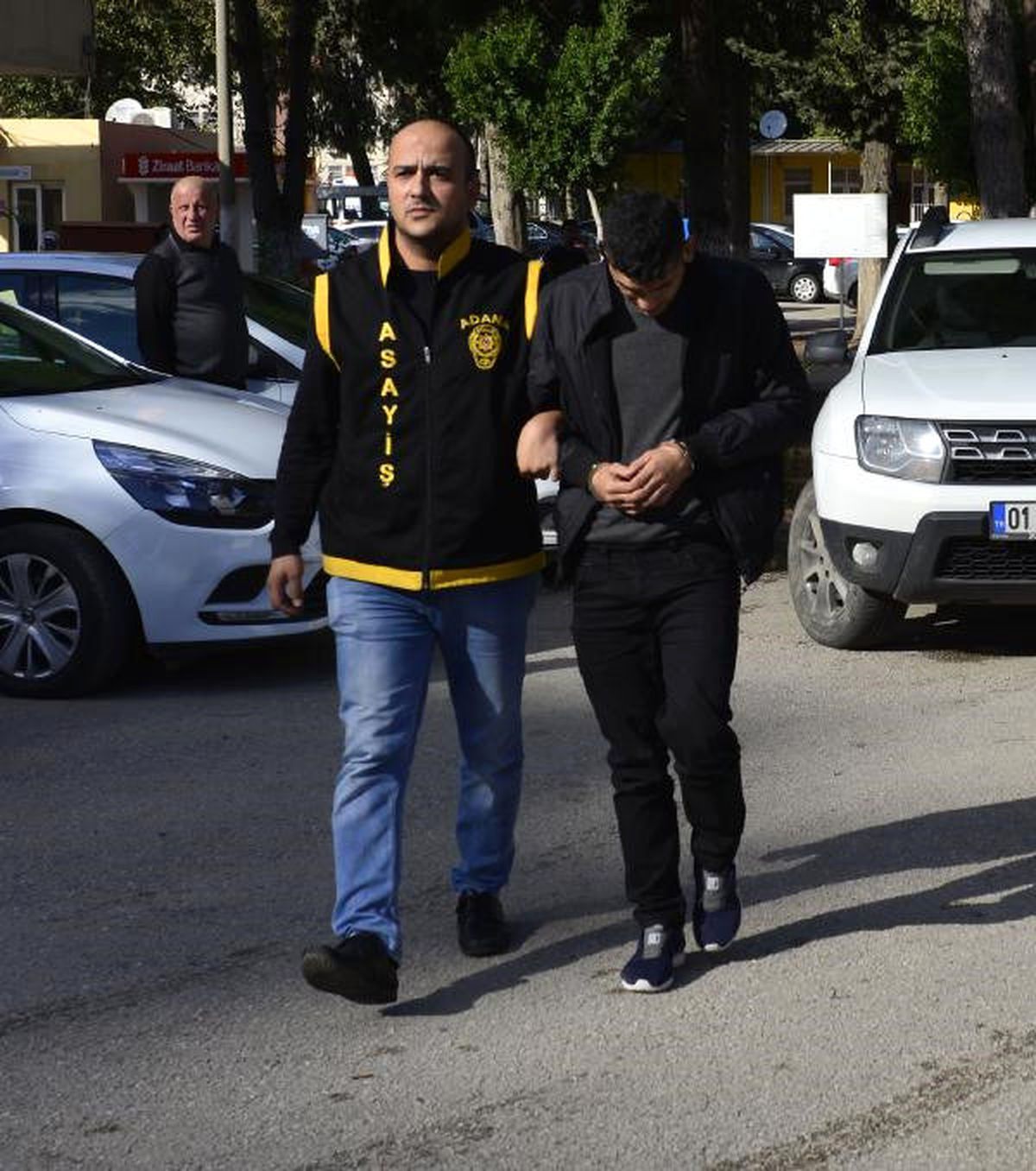Televizyon Hırsızları Güvenlik Kamerasına Yakalandı
