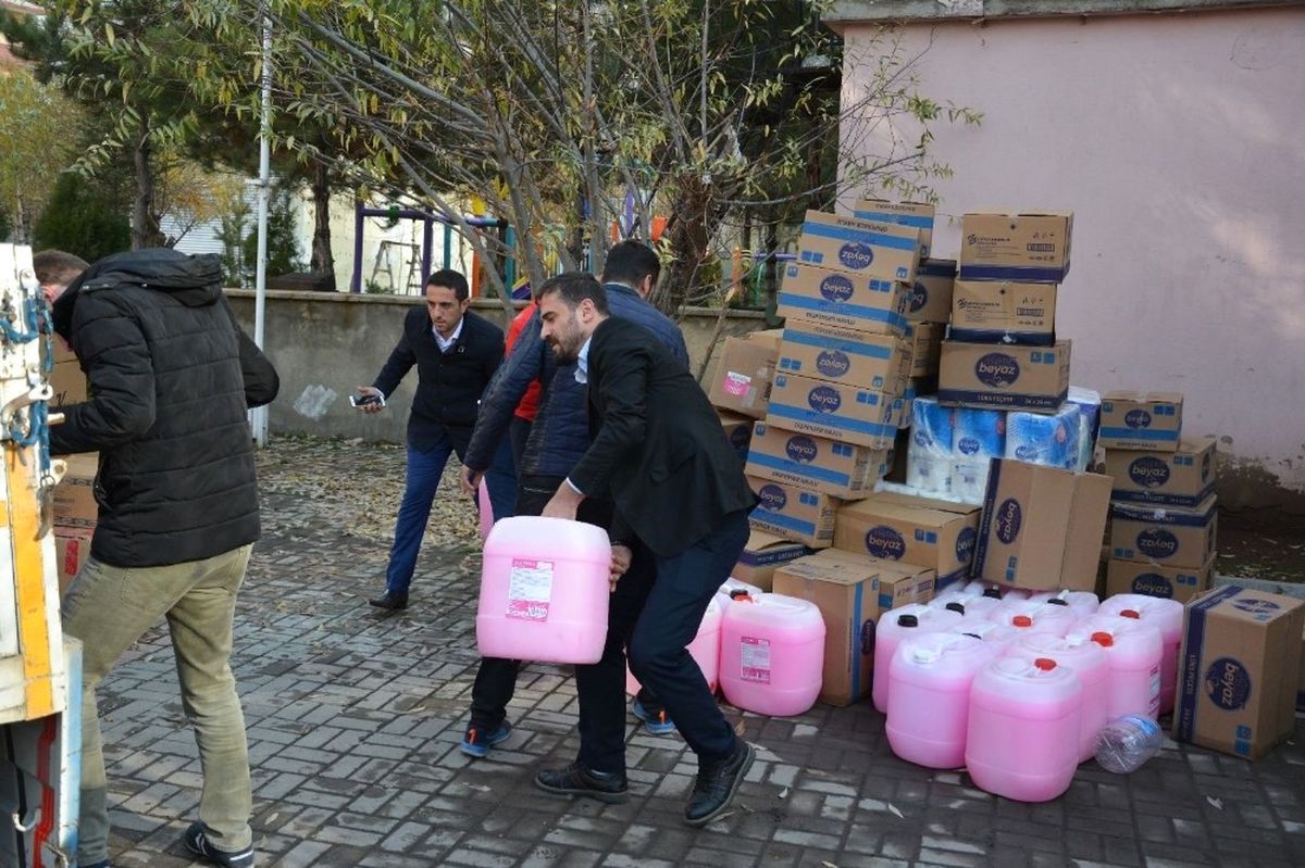 Trabzon\'dan Güroymak\'a Sevgi Eli