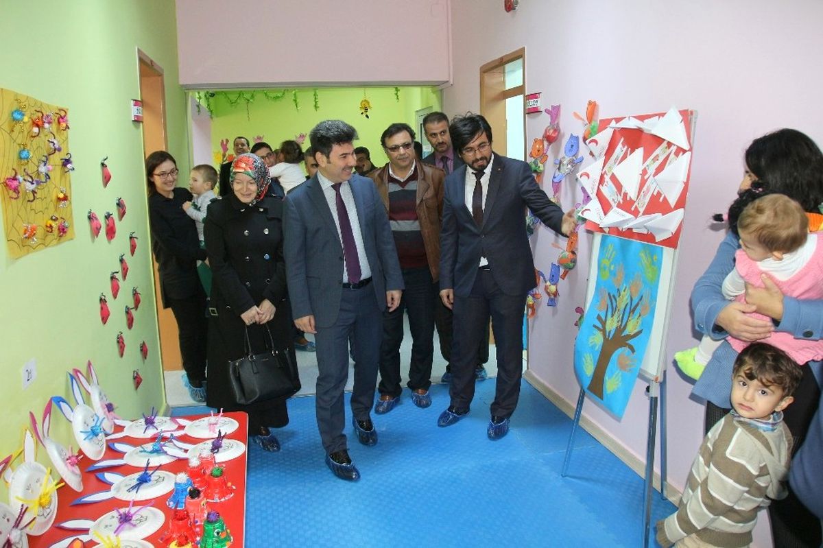 Üniversitede Öğretmenler Günü Kermesi