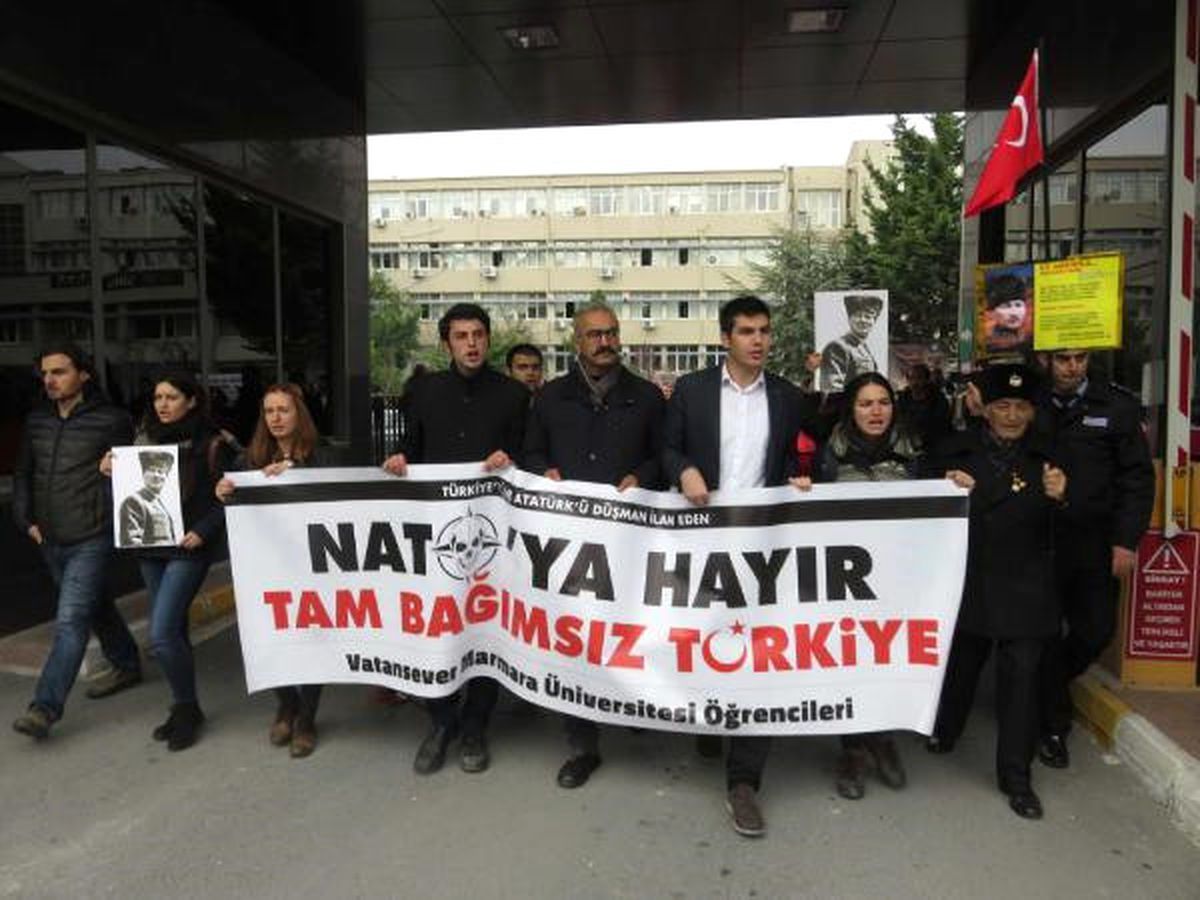 Üniversitelilerden "Nato\'ya Hayır" Eylemi