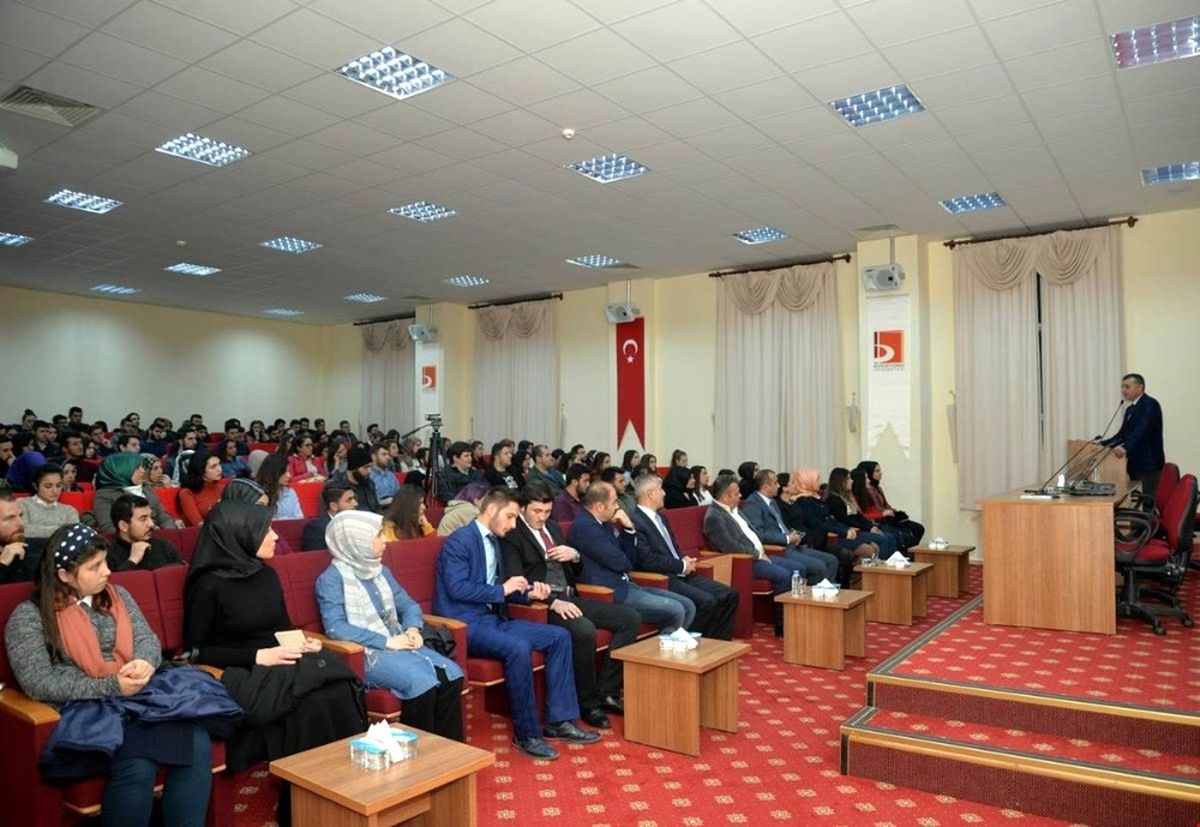 Vali Büyükakın, Üniversite Öğrencileriyle Bir Araya Geldi