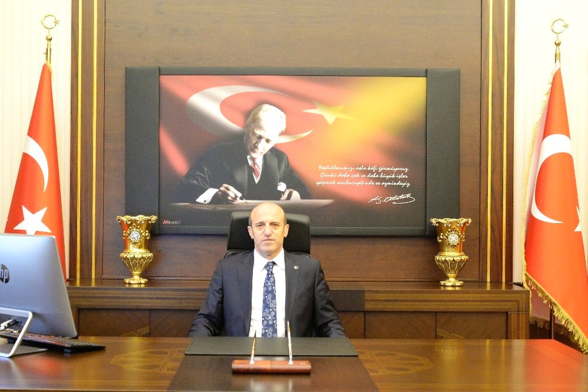Vali Çiftçi: "Çocuklarımızı Yarınlara Hazırlayan Sizler Kendinizi Çok İyi Yetiştirmelisiniz"