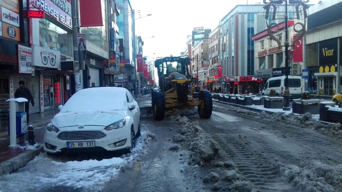 Van\'da 56 Yerleşim Biriminin Yolu Ulaşıma Kapandı