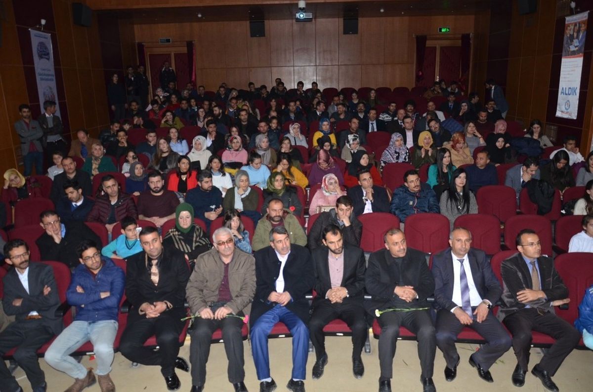 Yüksekova\'da Öğretmenler Günü Etkinliği