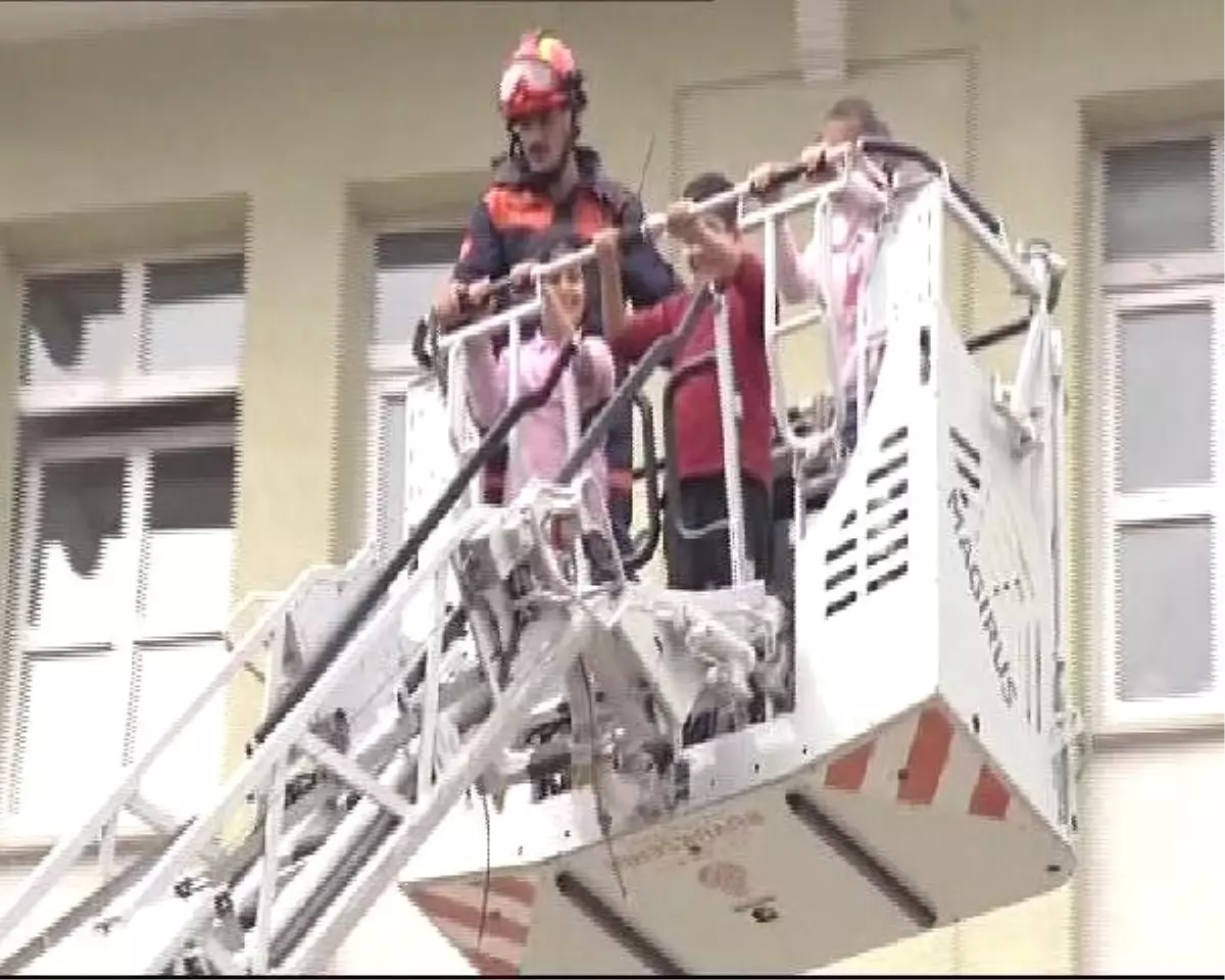 Zeytinburnu\'nda Deprem Tatbikatı