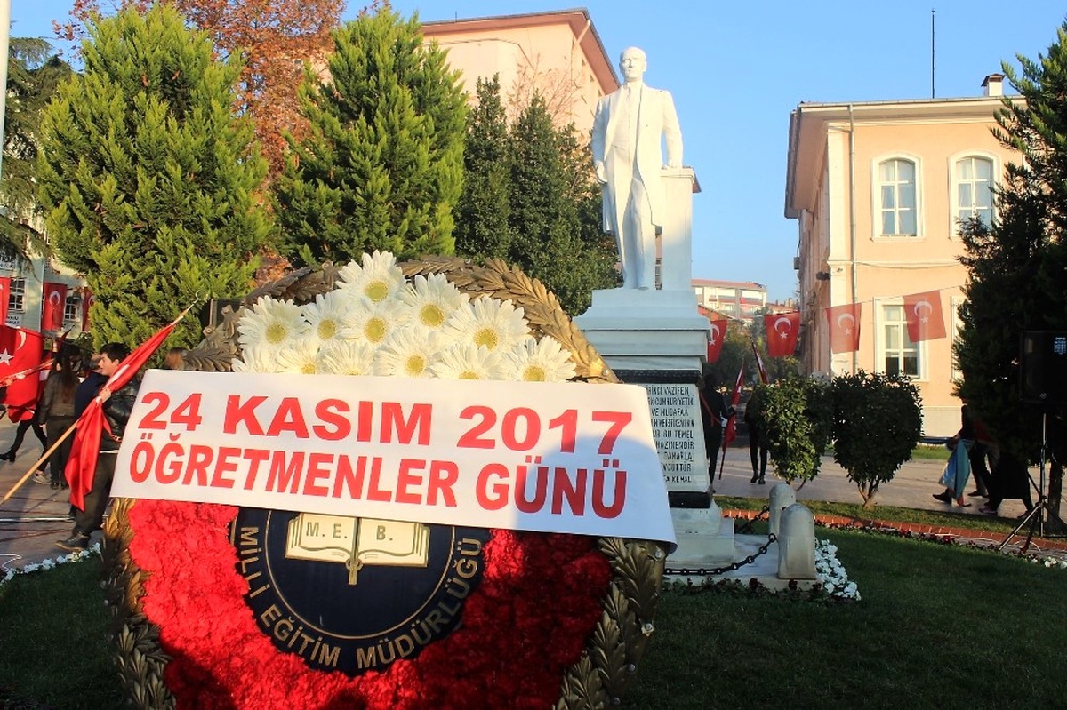 24 Kasım Öğretmenler Günü Törenle Kutlandı