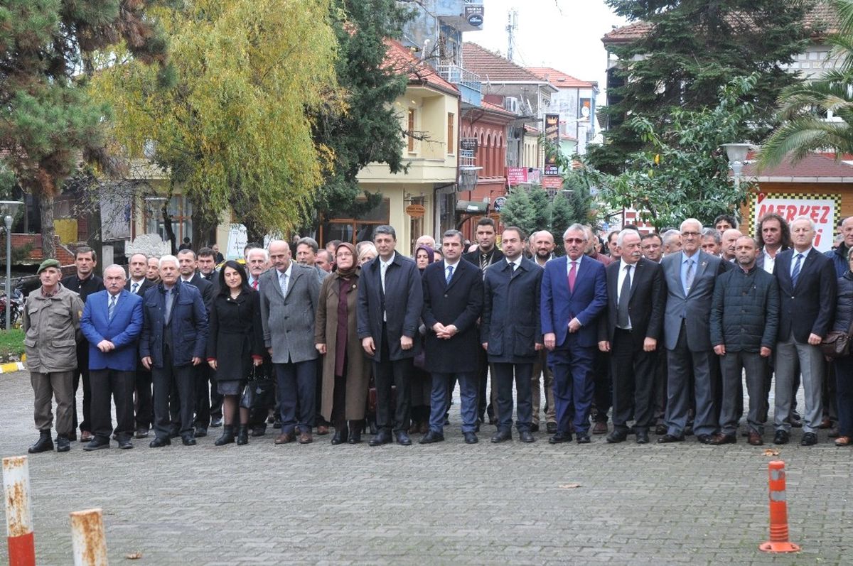 24 Kasım Öğretmenler Gününde Çelenk Sunumu Yapıldı
