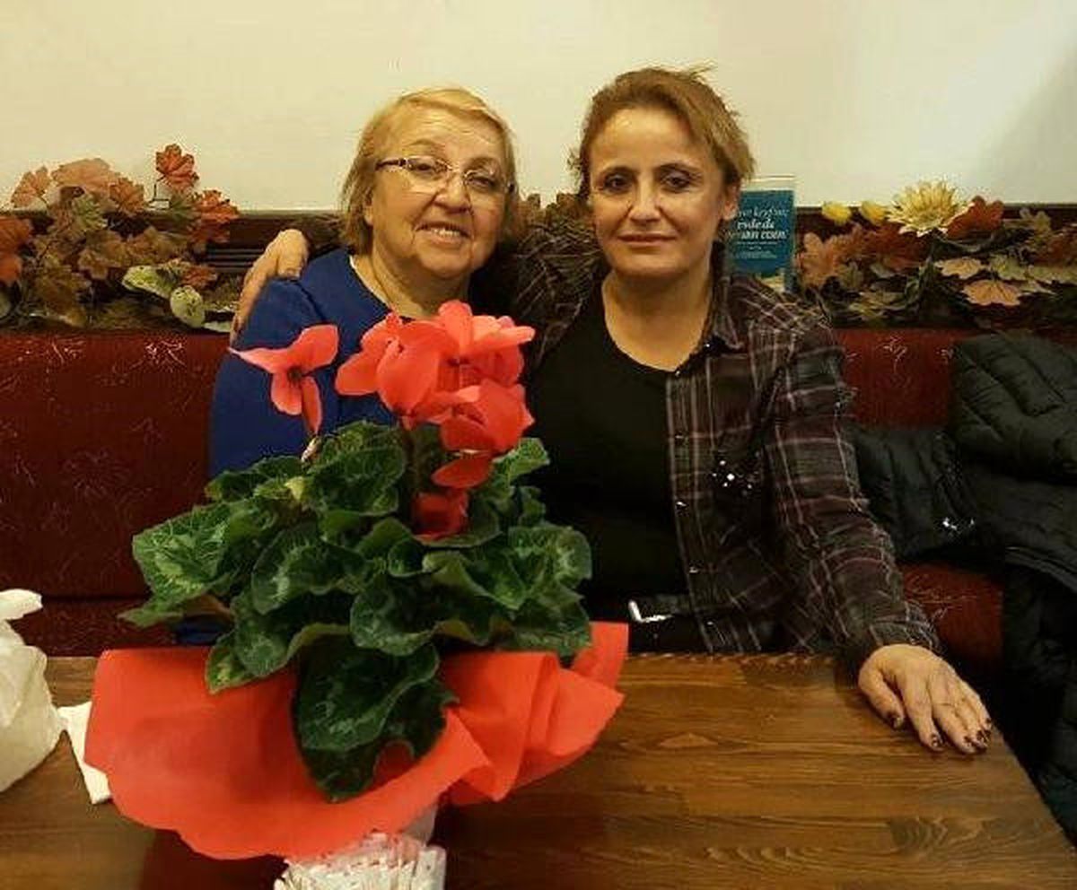 32 Yıl Sonra İlkokul Öğretmeniyle Buluşmanın Mutluluğu