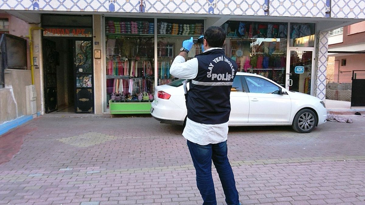 60 Yaşındaki Karısını Öldürdü, İntihar Etti