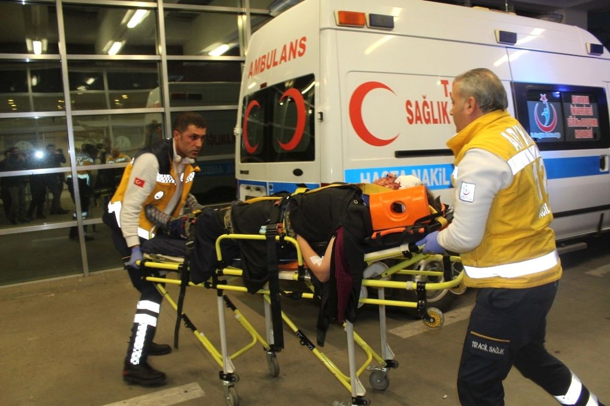 Adıyaman\'da 2 Otomobil Çarpıştı: 8 Yaralı