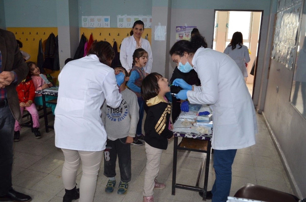 Ağız ve Diş Sağlığı Haftasında Öğrencilere Eğitim Verildi