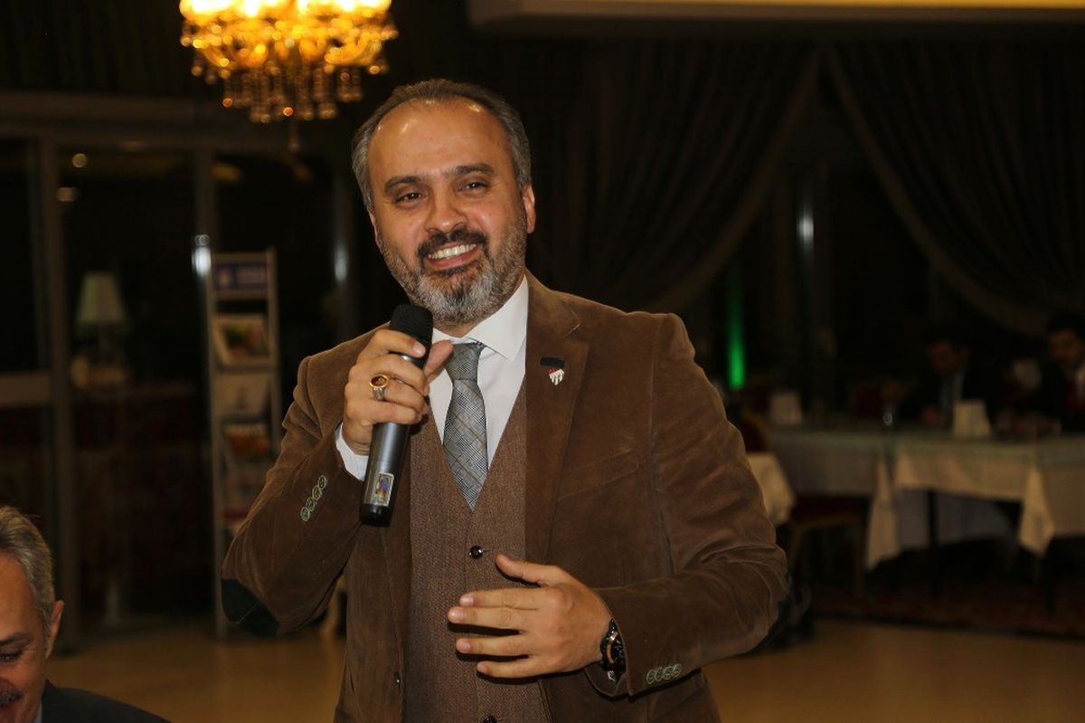 Aktaş\'tan Öğretmenlere Jest