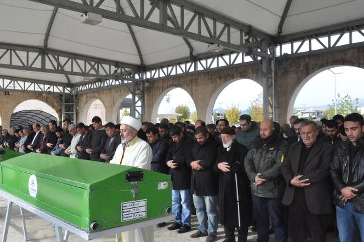 Ambulans Verilmeyince Çocuklarının Sedyeyle İterek Eve Götürdüğü Kadın Öldü