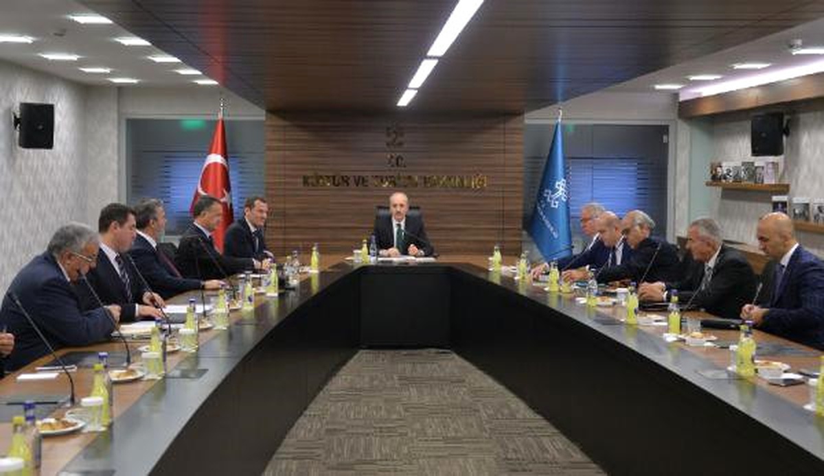 Andrey Karlov Çocuklara Yardım Fonu" Bakan Kurtulmuş\'a İletildi