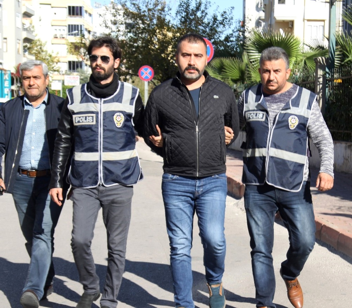 Antalya\'da 4 Kişiyi Silahla Vuran Şahıs Tutuklandı