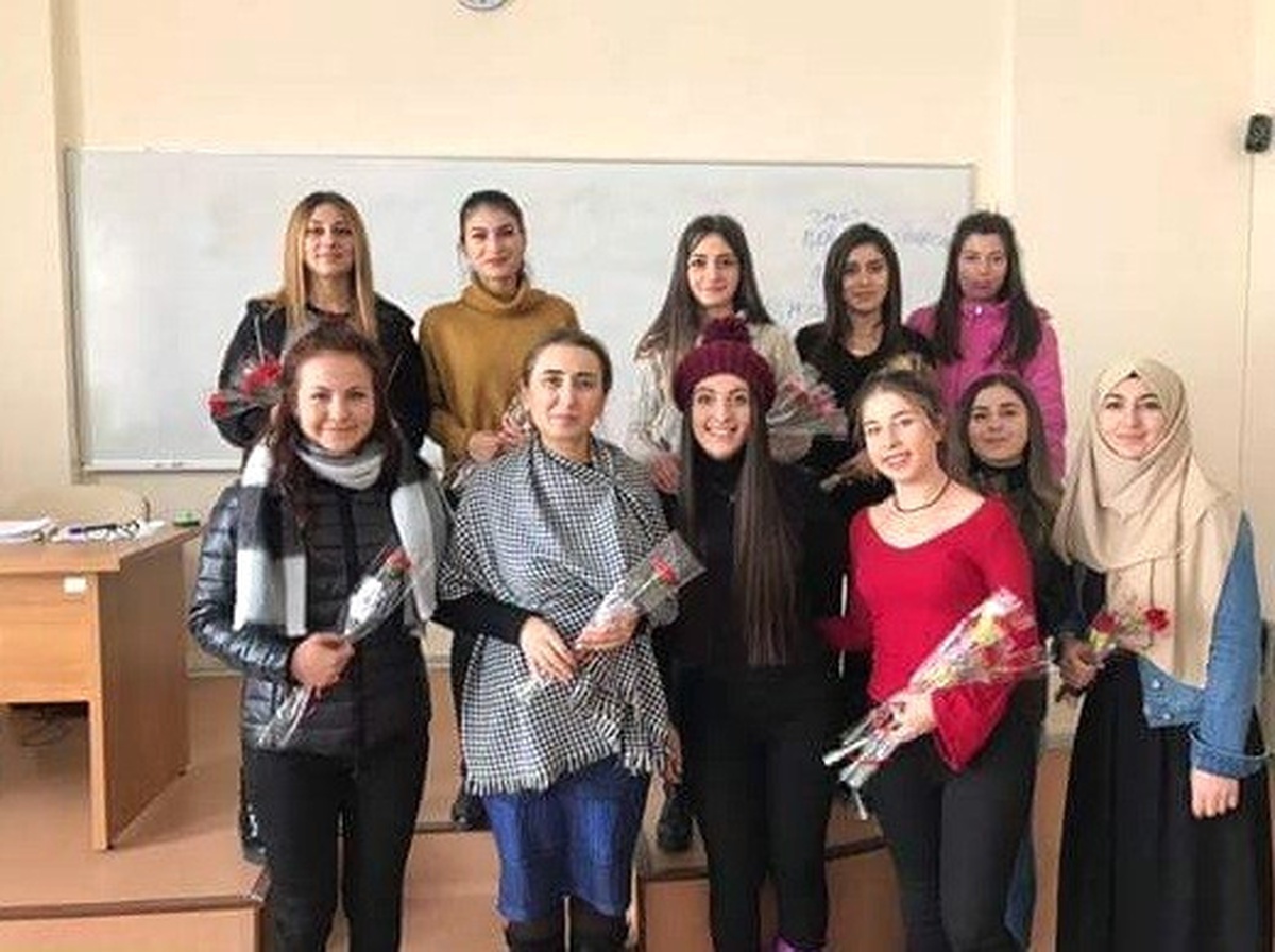Arü\'lü Öğrenciler Öğretmenler Gününü Kutladı