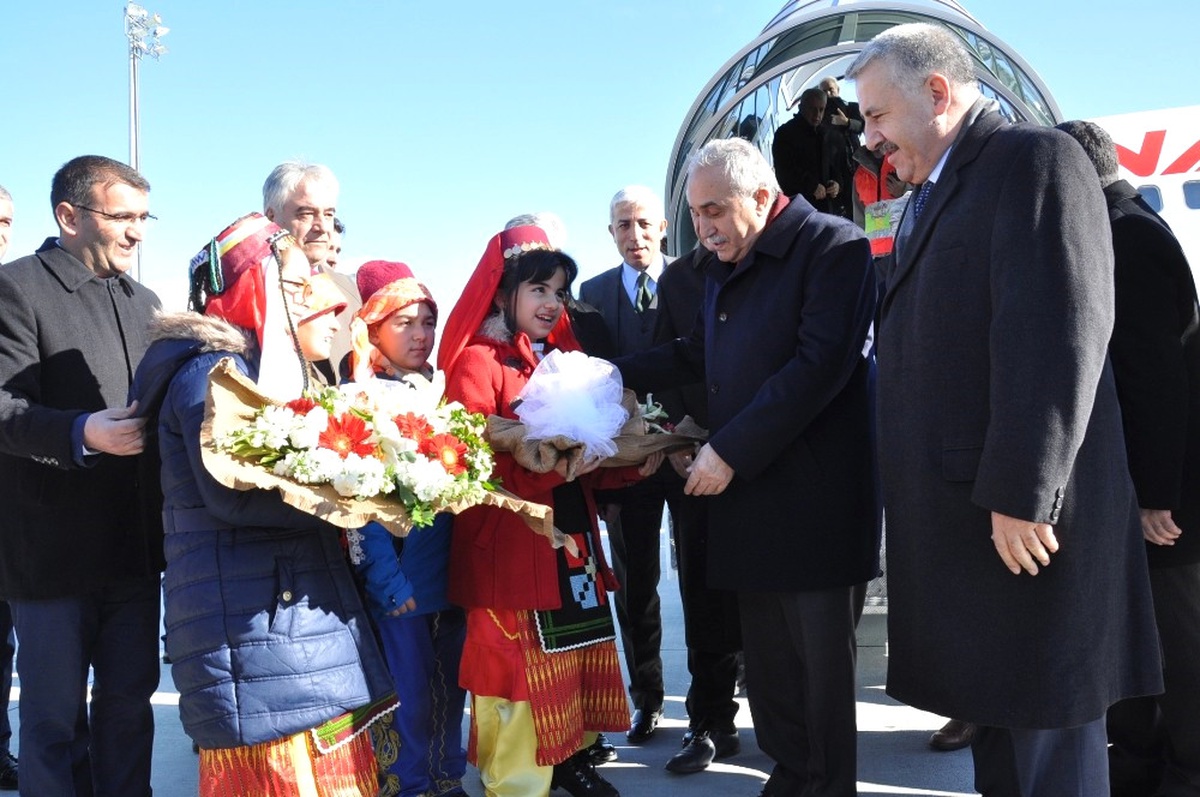 Bakan Arslan ile Fakıbaba Öğretmenler Günü\'nü Kutladı
