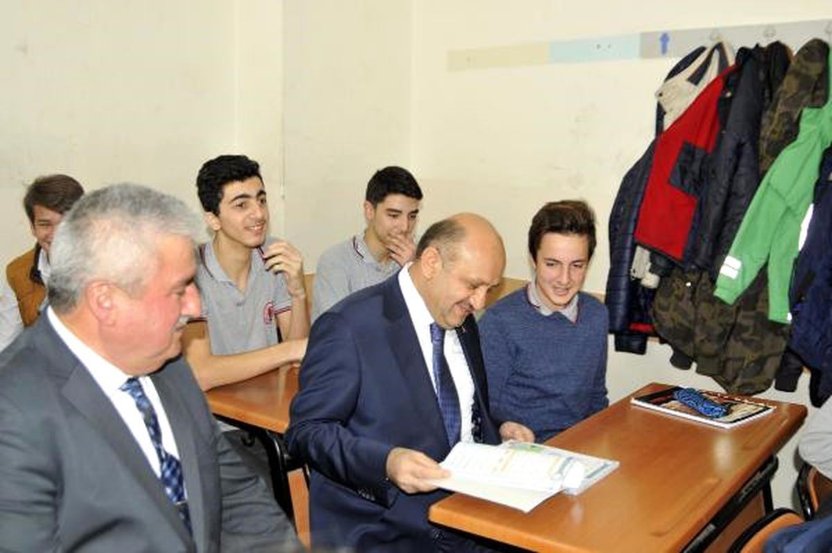 Başbakan Yardımcısı Işık, Mezun Olduğu Lisede Öğretmenlerin Gününü Kutladı
