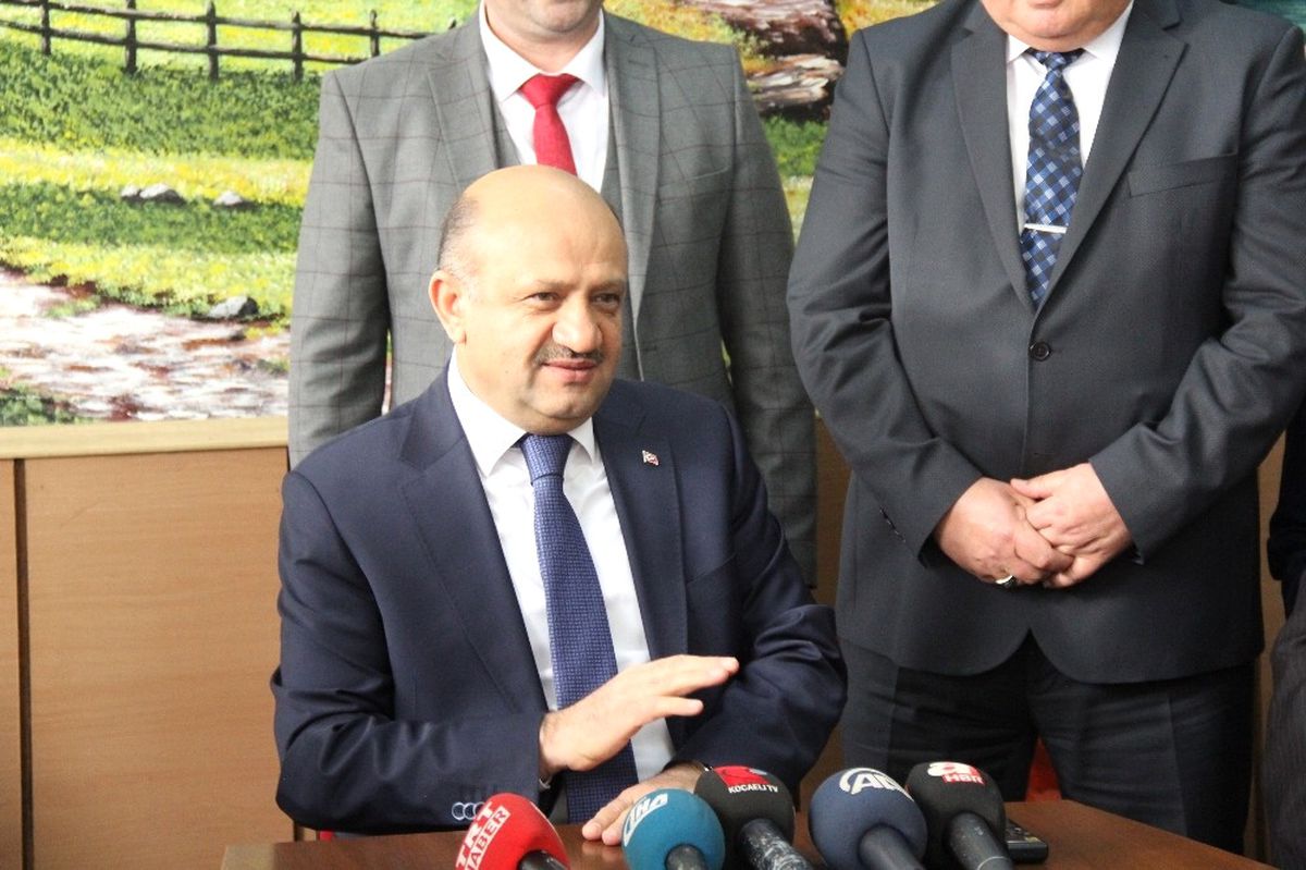 Başbakan Yardımcısı Işık, Öğretmenler Gününde 34 Yıllık Sırasına Oturdu
