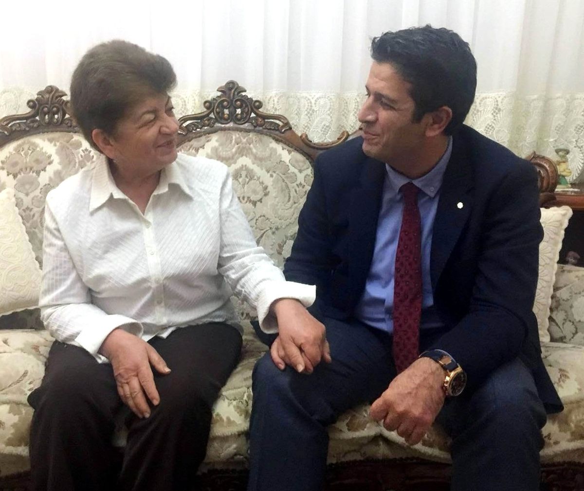 Başkan Genç İlkokul Öğretmenini Unutmadı