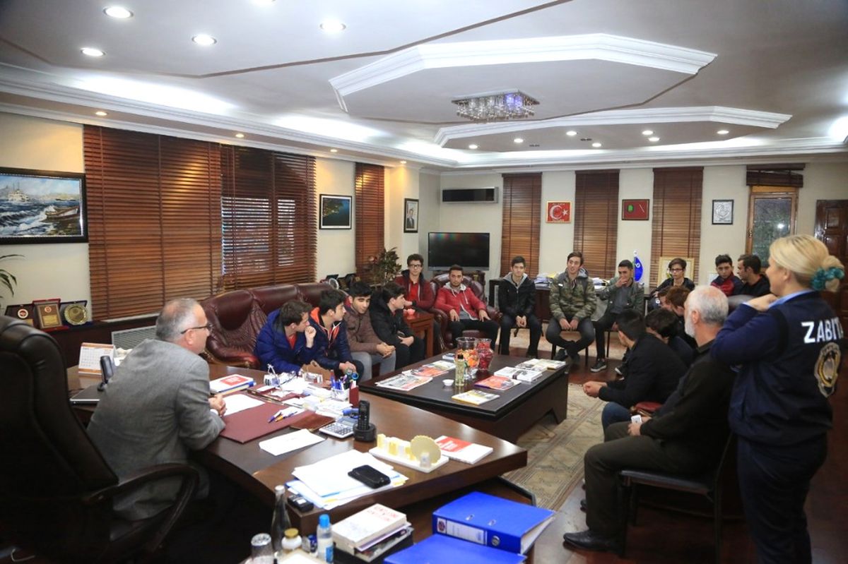 Başkan Yılmazer, Gençleri Makamında Ağırladı