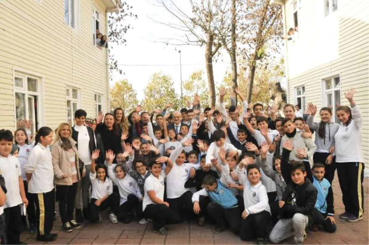 Beykoz Belediyesi\'nden Öğretmenlere 24 Kasım Ziyareti