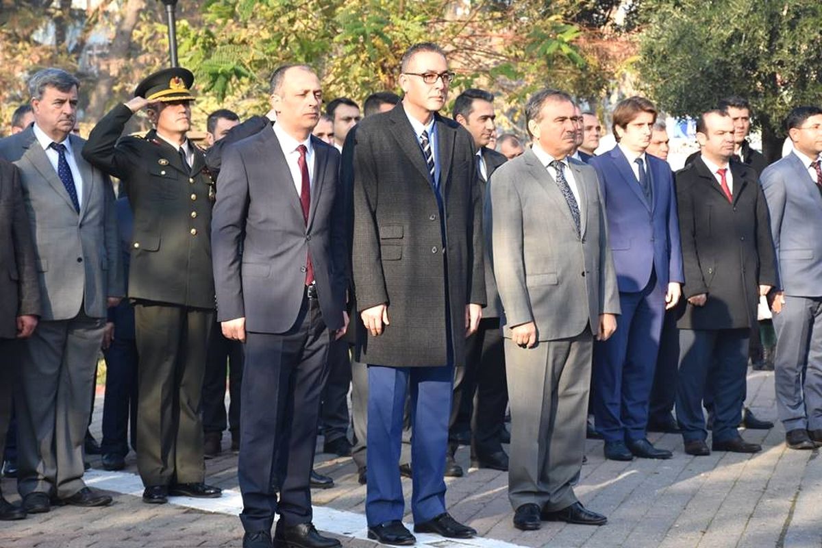 Bigadiç\'te Öğretmenler Günü Kutlandı