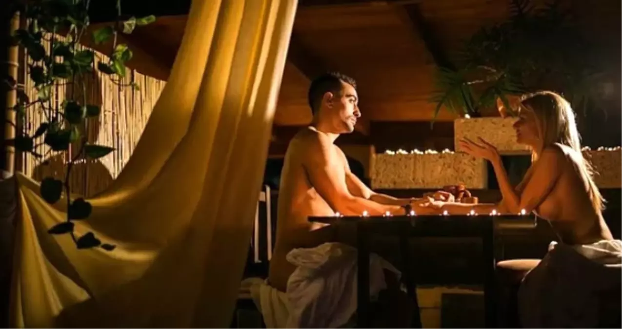 Buraya Girerken Tüm Kıyafetlerinizi Vestiyere Bırakıyorsunuz! İlk Nudist Restoran Açıldı