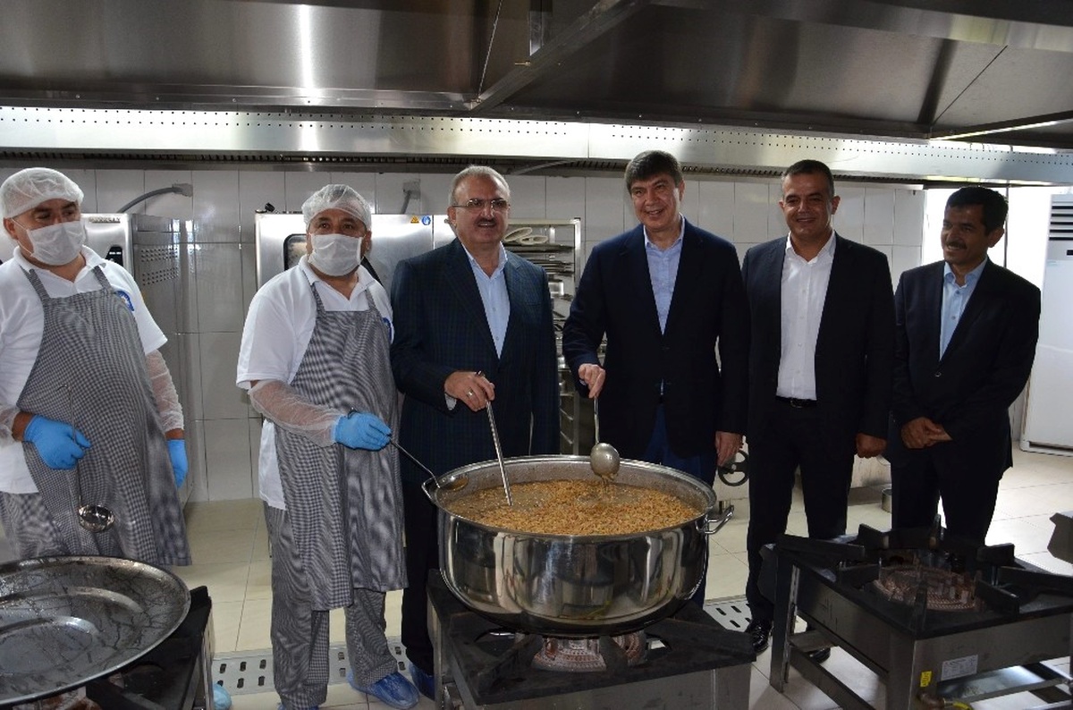 Büyükşehir, Alanya\'da Vatandaşın Yüzünü Güldürüyor