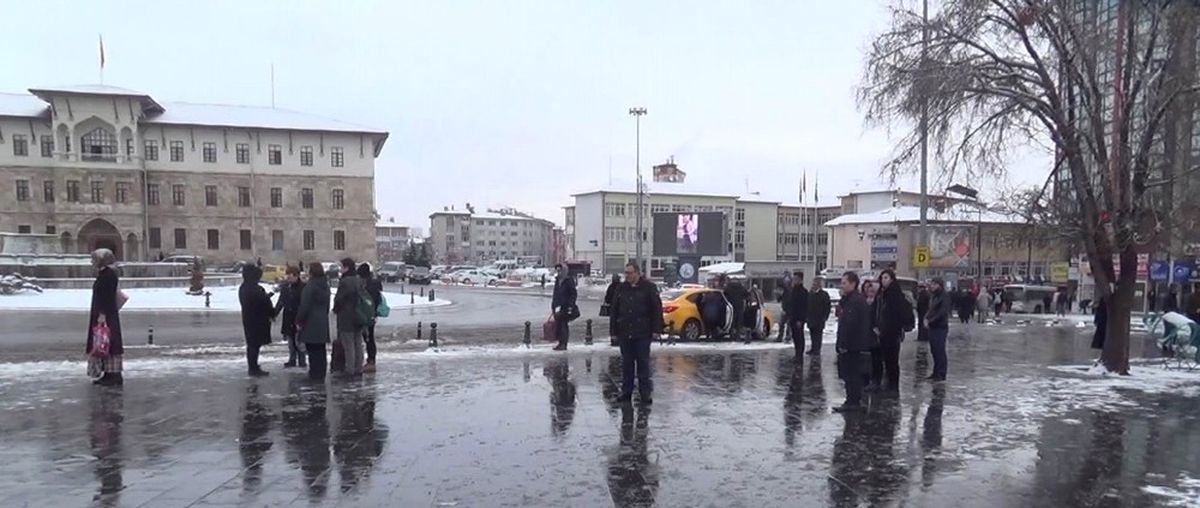 Eksi 6 Derecede Şehit Öğretmenler İçin Saygı Duruşu