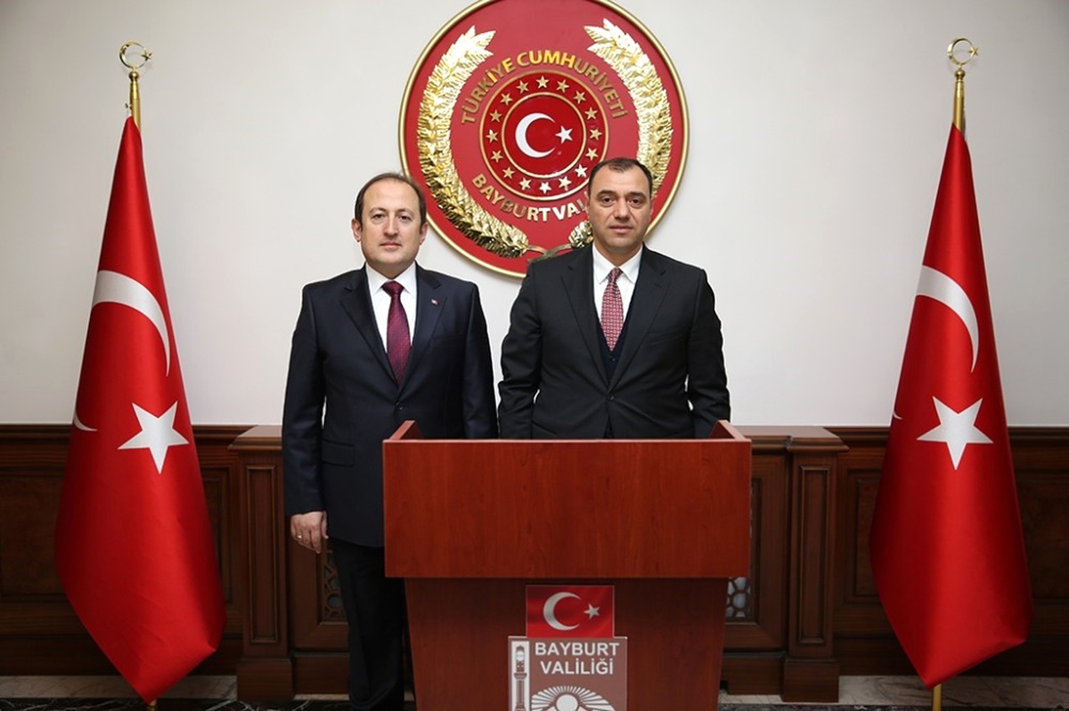 Elazığ Valisi Çetin Oktay Kaldırım, Vali Ali Hamza Pehlivan\'ı Ziyaret Etti