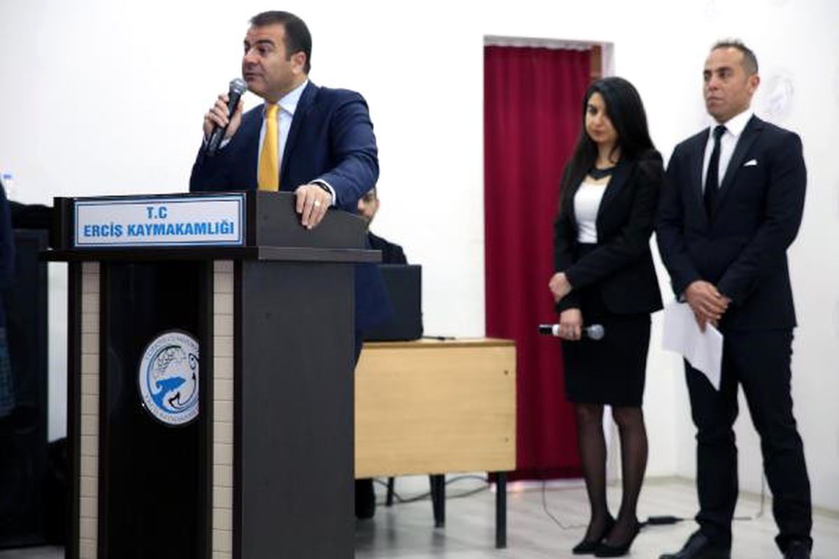 Erciş\'te Deprem Şehidi Öğretmenler Unutulmadı