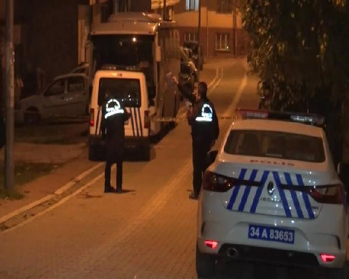 Esenyurt\'ta Karısına Bıçakla Saldırganı Polis Bacağından Vurarak Durdurdu