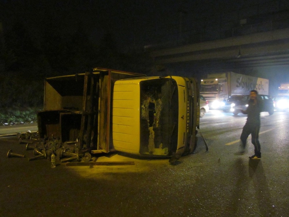 Gebze Tem Otoyolda Zincirleme Trafik Kazası: 1 Yaralı