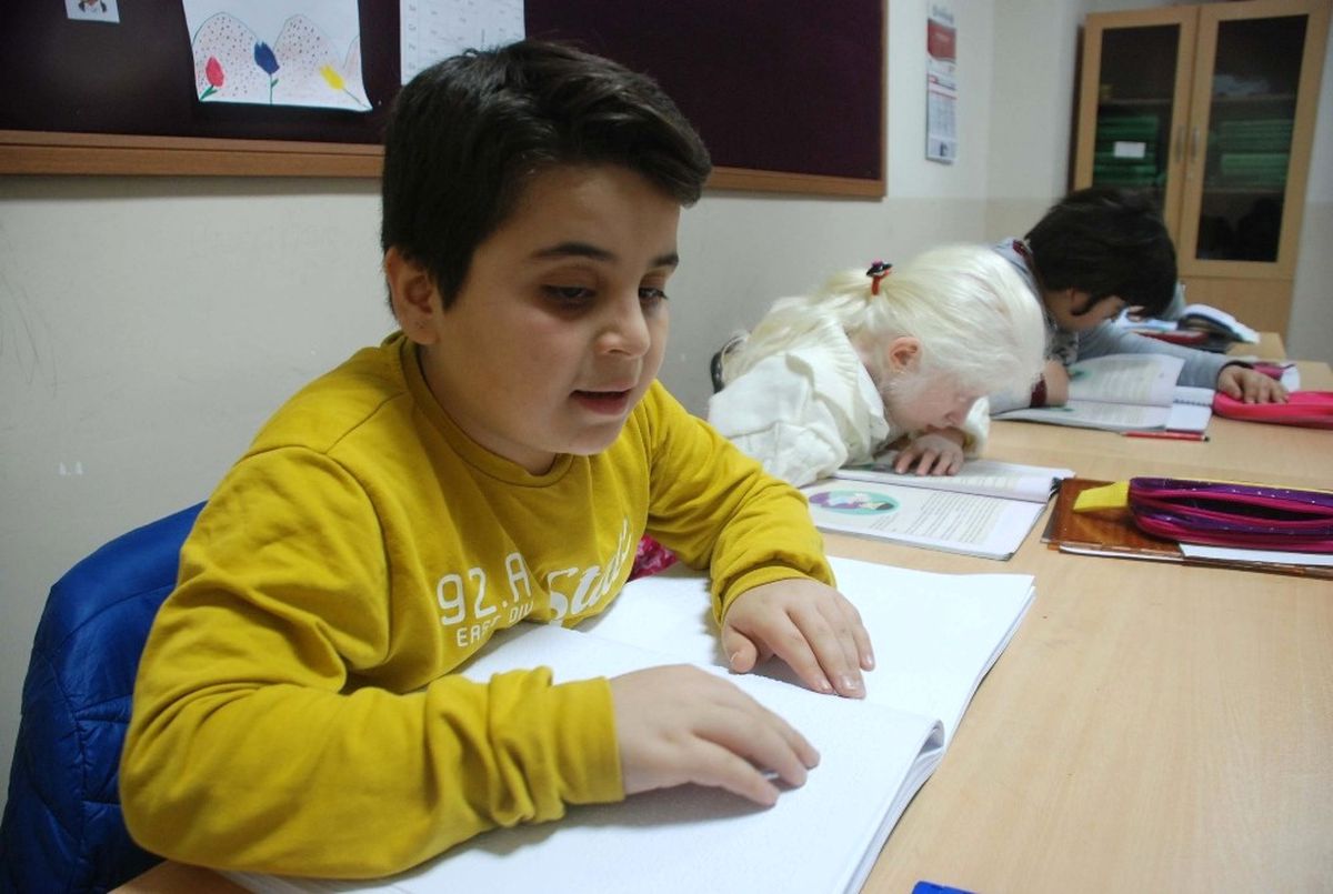 Görme Engelli Öğretmene Öğrencilerinden Sürpriz
