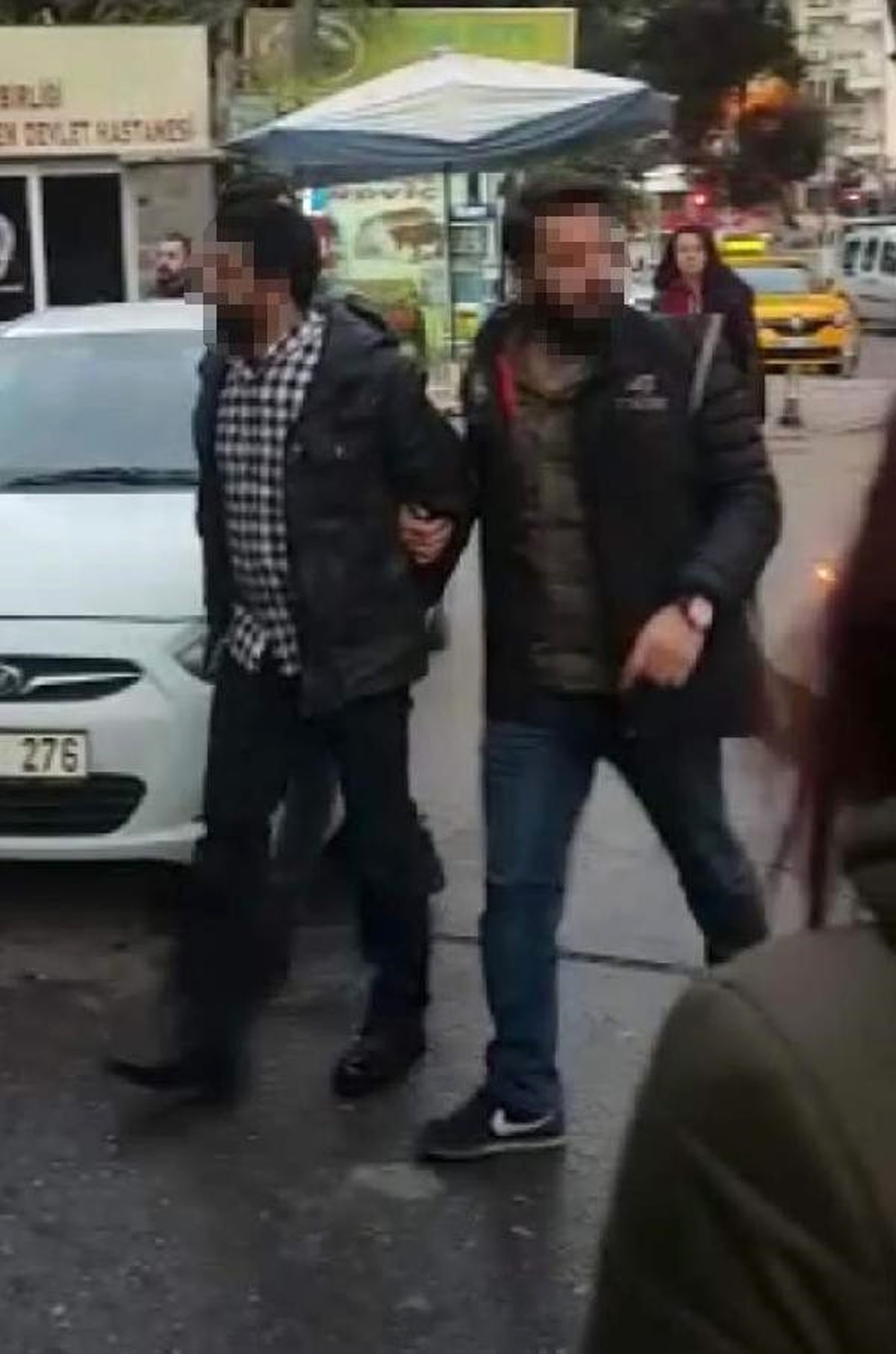 İzmir\'de Pkk/kck Operasyonu: 27 Gözaltı