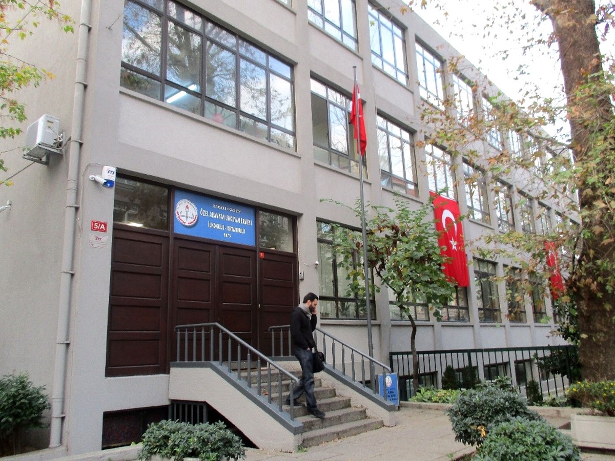 Kadıköy\'de Ermeni İlköğretim Okulu\'nun Bekçisi Ölü Bulundu