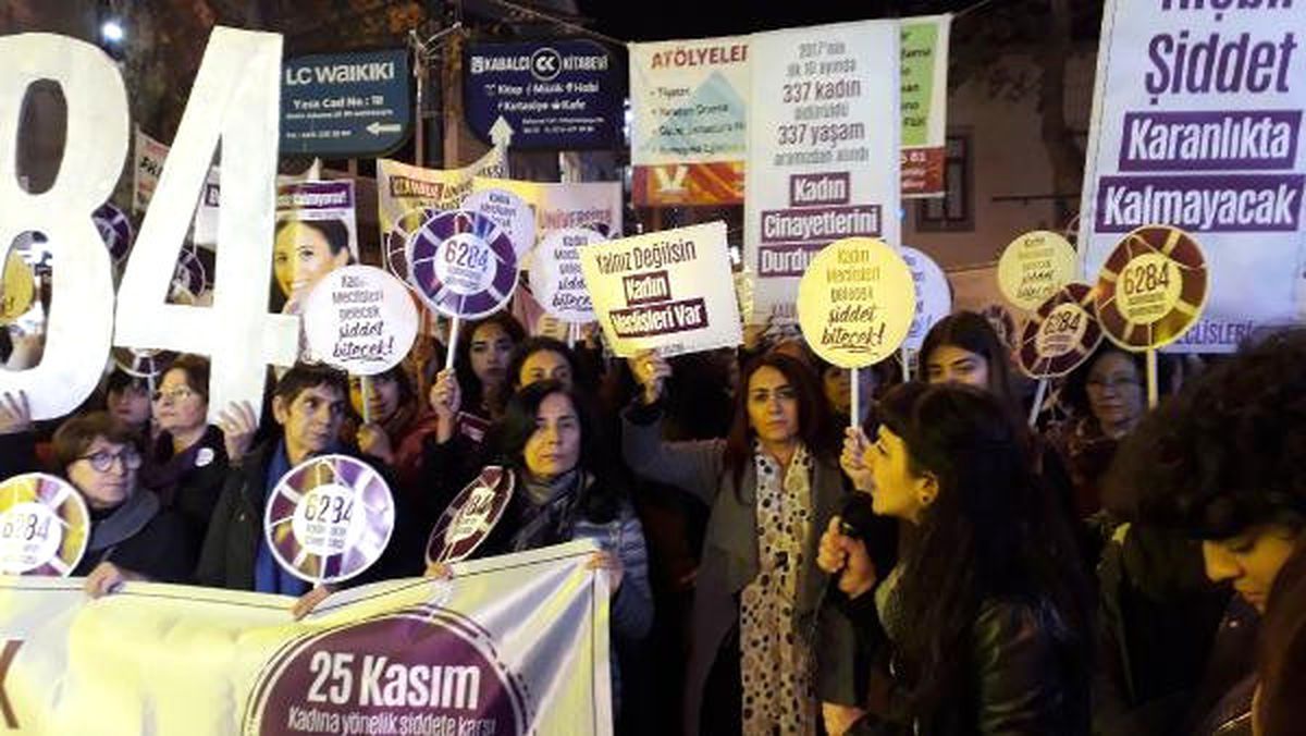 Kadıköy\'de Kadınlar Eylem Yaptı