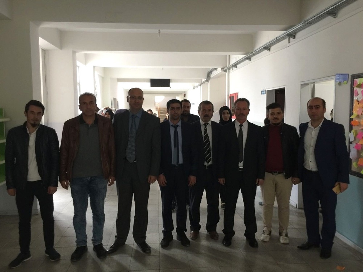 Kahta Myo\'dan Gazi Ortaokulu Kütüphanesine Destek