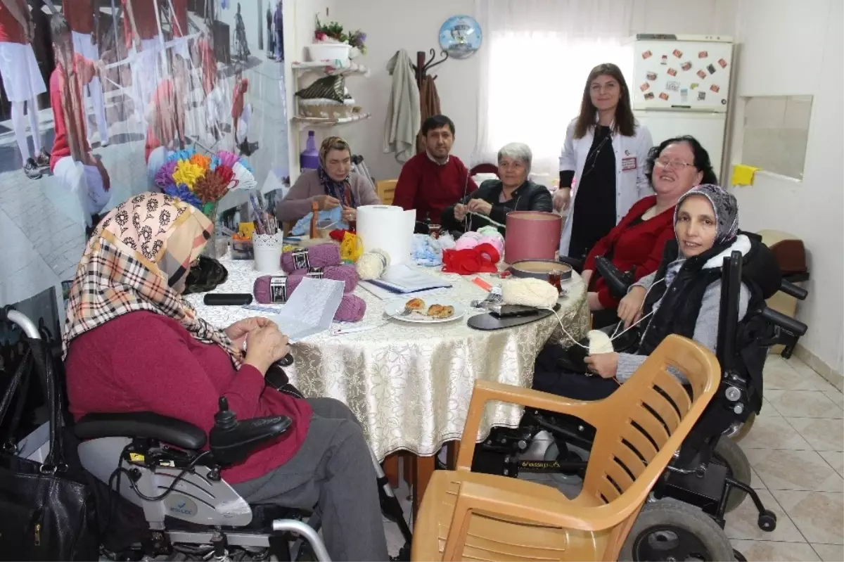 Karadeniz Omurilik Felçlileri Derneğinde Örgü Kursu Açıldı