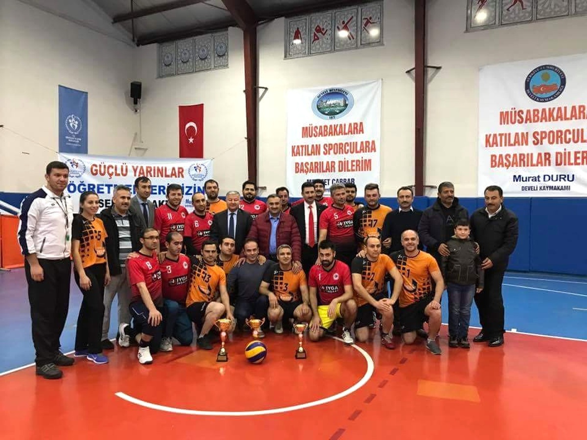 Kaymakamlık Kupası\'nı Ayhan Yıldırım Anadolu Lisesi Kazandı